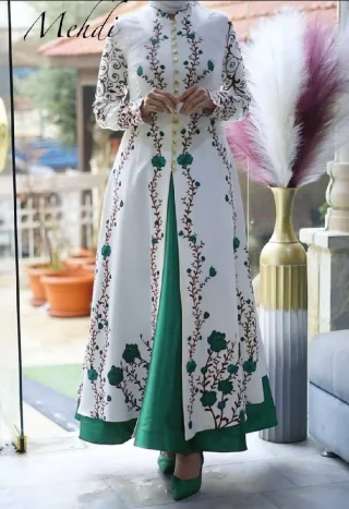 كارديجان مع فستان