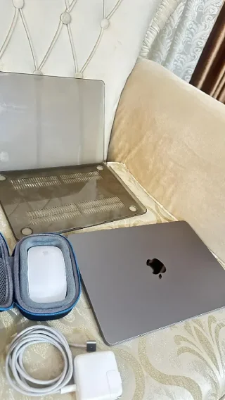 MacBook Air M2 (2022)
