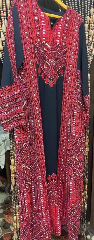 ثوب مستعمل لبسه وحده فقط 2