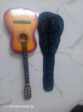 قيتار كلاسيكي للبيع وكاله لم يستخدم 4
