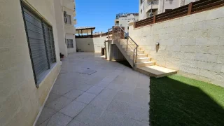 شقة ارضية للبيع في ضاحية النخيل 7