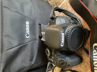 كاميرا canon 800d وكاله