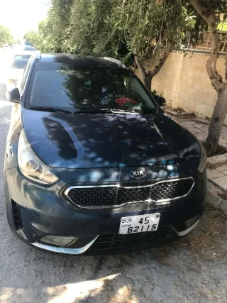 كيا نيرو للبيع المستعجل ب سحاب ٢٠١٧ لون اسود من الداخل والخارج 9
