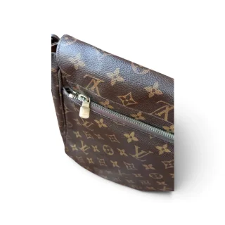 Louis Vuitton Authentic 3