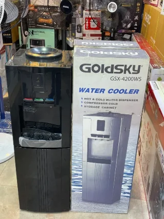 جهاز توزيع مياه Goldsky GSX-4200WS يوفر مياه ساخنة وباردة مع تصميم أنيق. يحتوي ع 3