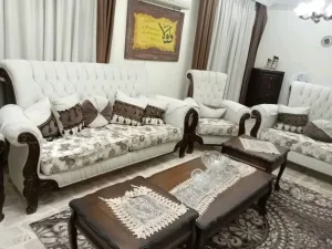 طقم كنب خشب زان ثقيل مكون من ٩ مقاعد نظيف وغير مدعوك 3