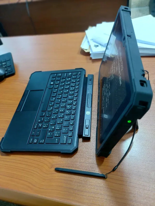 Laptop Support CENTER 8