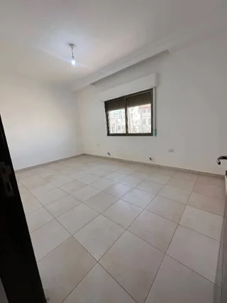 شقة جديدة طابق ثاني للبيع في ابو نصير حي الضياء بدفعة واقساط من المالك مباشرة 3