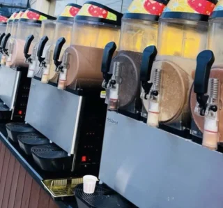 محل للبيع بموقع جداً جداً مميز وداخل اقوى سوق في عمان او لشراكة