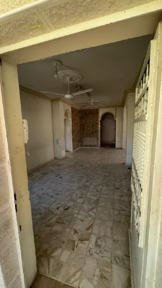 شقه ارضي مع ترس ومستودع للبيع
