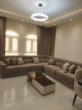 خدمات تنجيد الكنب والتخوت جميع انواع واللوان القماش والجلد متوفرة