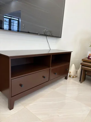 طاولة تلفزيون