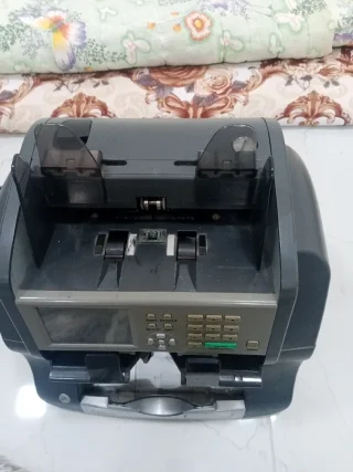 ماكينة عد فلوس بحاجه للتنظيف وتحديث للبيع 6