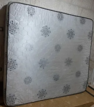 فرشة بحال ممتازه