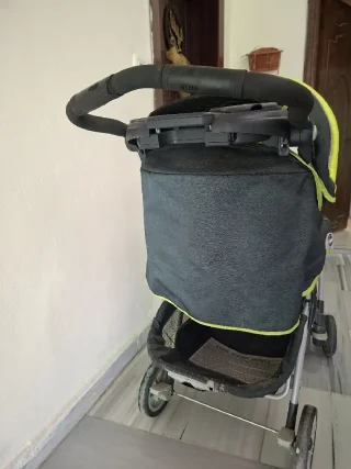 عرباية اطفال نوع تشيكو أصلي بحالة ممتازة