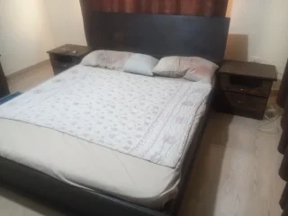 للبيع غرفه نوم مع البرادي بدون الفرشه وكورنر مع طاوله وسط وطاوله عدد ٢صغيره 12