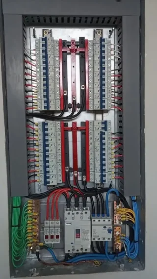 فني كهربائي وتمديد وصيانه• الاتصال 0786274999 2