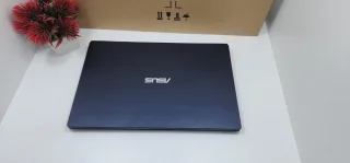 لابتوب asus  استعمال خفيف جدا ((مكفووول ))  مع جميع اغراضه للبيع ممتاز  للاعمال 2