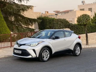 للبيع تويوتا C-HR LE هايبرد 2023 — سعر لقطة30 ألف كم فقط | مواصفات خليجية