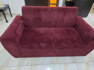 طقم كنب 7 مقاعد بحالة جيدة جدا و  طقم طاولات وسط 2
