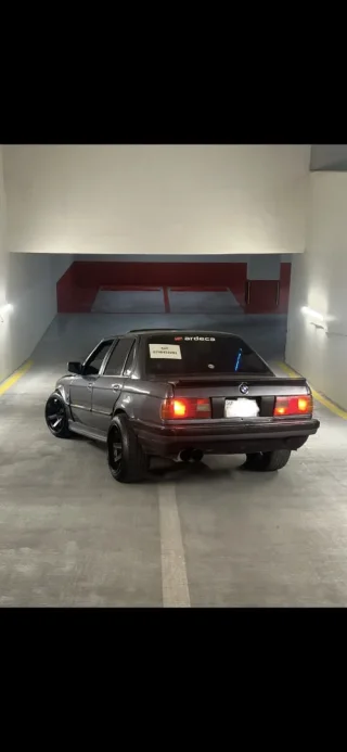 bmw e30 320 للبيع