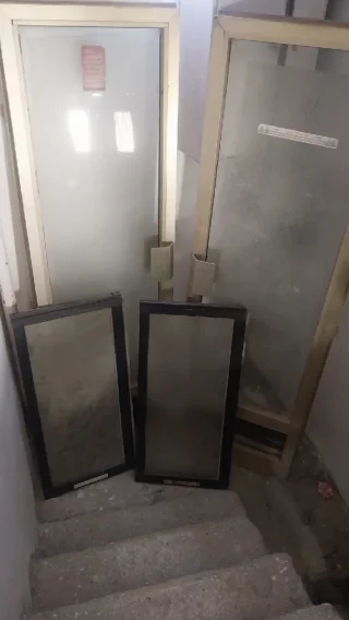 باب المنيوم ثقيل مع زجاج