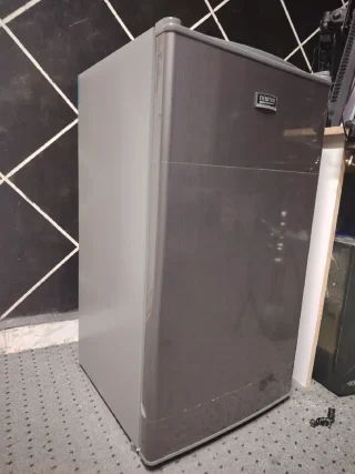 ثلاجة مكتب
