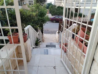 شقة للبيع مدخل مستقل في اربد جنوب المستشفى التخصصي 4