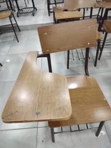 كراسي محاضرات مع ركاية بحالة ممتازة بسعر مغري 3