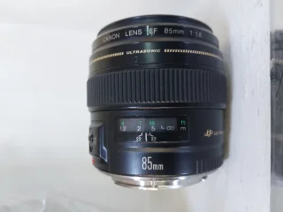 عدسة كانون 85mm canon