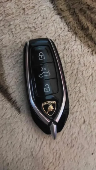 مفتاح لامبورغيني اوروس اصلي للبيع