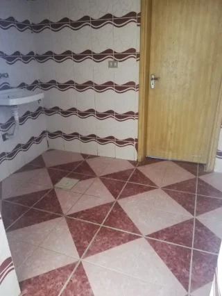 بيت طابقين مستقل مساحه الارض 1800 ومساحه البناء 450  جاهز للسكن  او الاستثمار 6
