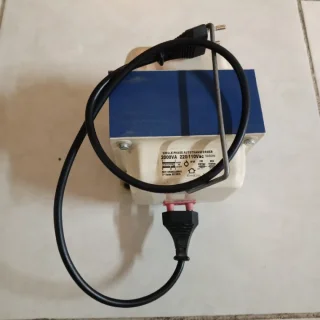 محول 110/220 اسباني بحالة ممتازة