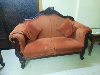 طقم كنب بحاله جيده للبيع 2