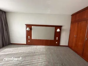 موكيت فاخر للبيع مساحة كل قطعة ٤*٤ تقريبا مع لبادة لعزل الحراره والرطوبة للبيع 2