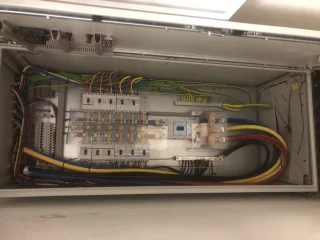 كهربائي متنقل منزلي او صناعي خدمه 24 ساعه 3