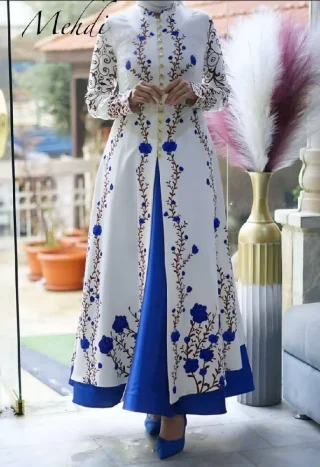 كارديجان مع فستان