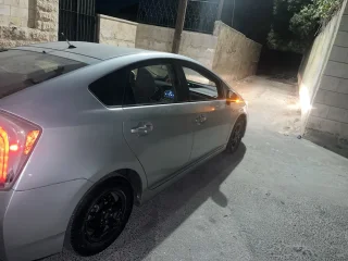 تويوتا بريوس فحص كامل للبيع او البدل على سيارة سعرها لا يتعدى 3000  والباقي كاش 4