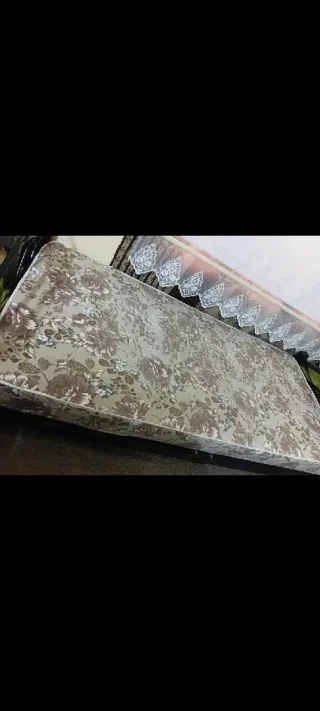 تخوت ٤ مع فرشتين