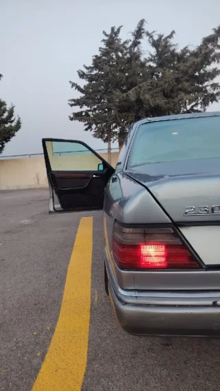 مرسيجس E200 موديل 1993 للبيع 5