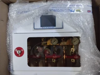 صمام بوكس جداري للغازات الطبية مع جهاز انذار