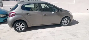 بيجو 208 للبيع موديل ٢٠١٥ 4