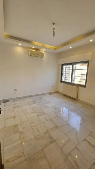شقة ارضية للبيع في ضاحية النخيل 9