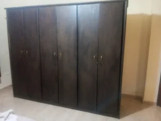 للبيع غرفه نوم مع البرادي بدون الفرشه وكورنر مع طاوله وسط وطاوله عدد ٢صغيره 10