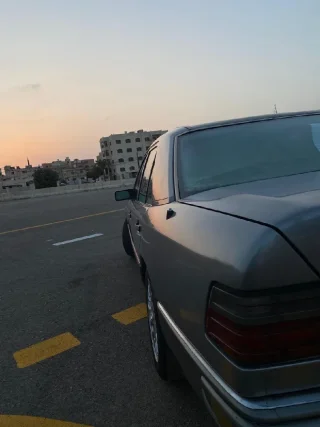 مرسيجس E200 موديل 1993 للبيع