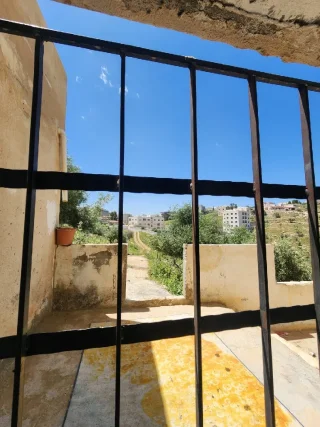 السلام عليكم ورحمه الله وبركاته ✋شقه للايجار في اربد 👍زبدا شرق المركز الغربي 👍من 11