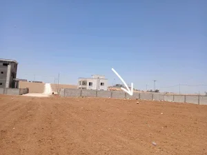 أرض للبيع قرب شارع المطار 2