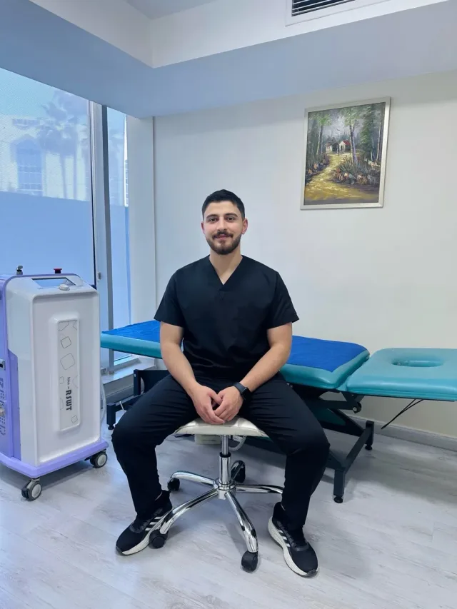 اخصائي علاج طبيعي 13