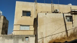 🏡 عمارة بقوشان مستقل للبيع في رأس العين – حي الدبابية | شقق مؤجرة