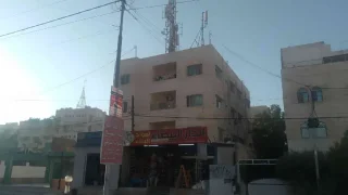 عماره للبيع بالزرقاء الجديده او أسهم داخل العمارة بدخل ممتاز جدا